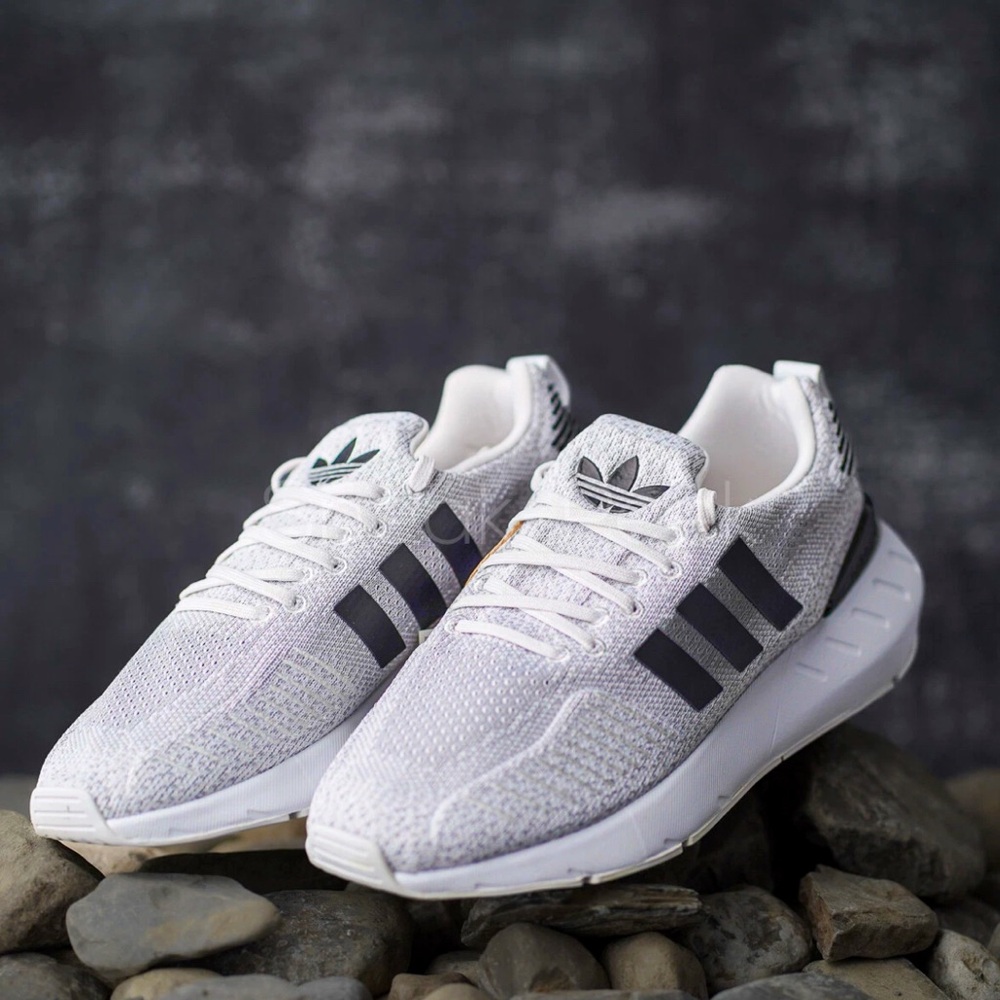 Adidas Original Swift Run 22 Women's Size 9.5 Running Shoes